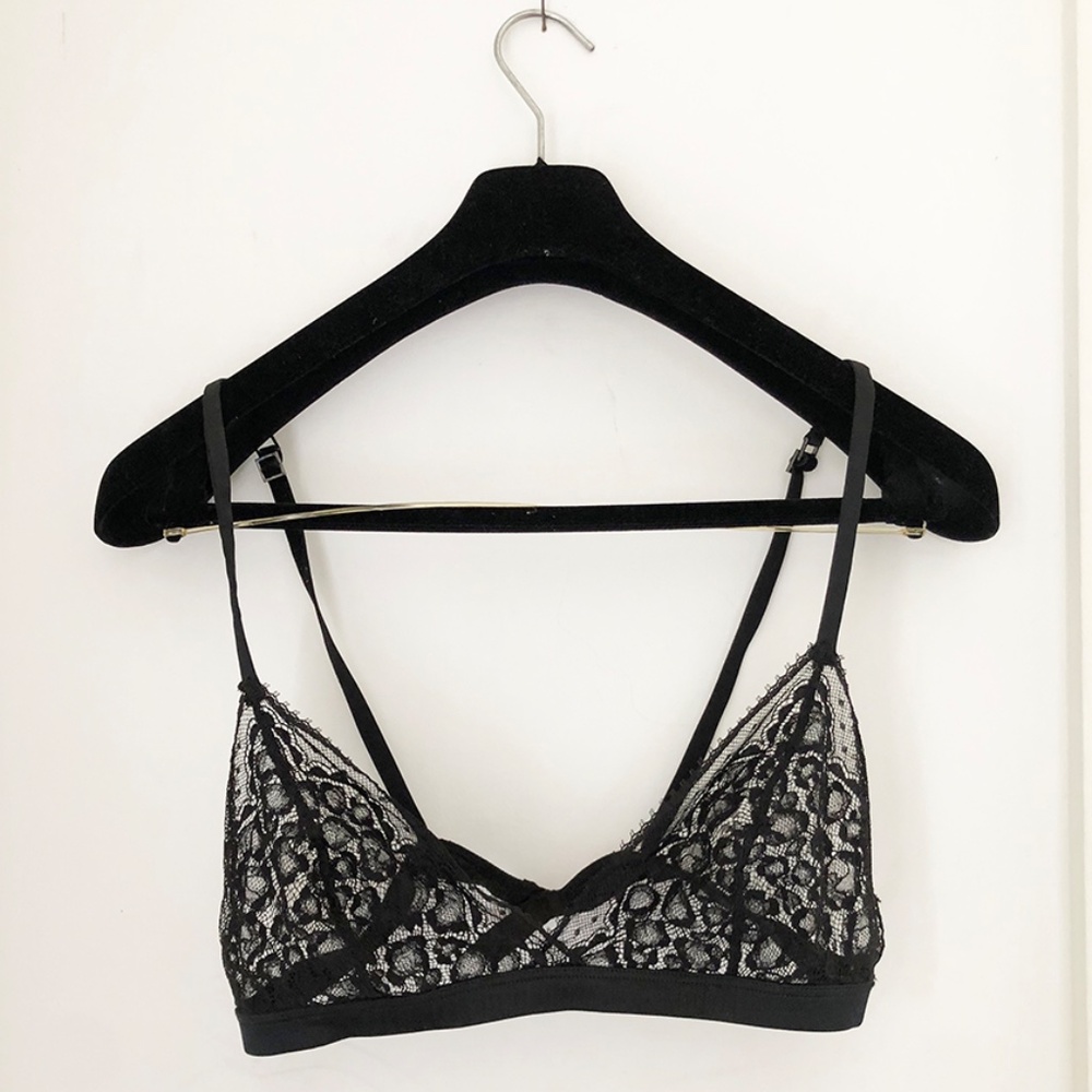 Morgan Lane  Lace Bra with Satin stretch Band Size Large